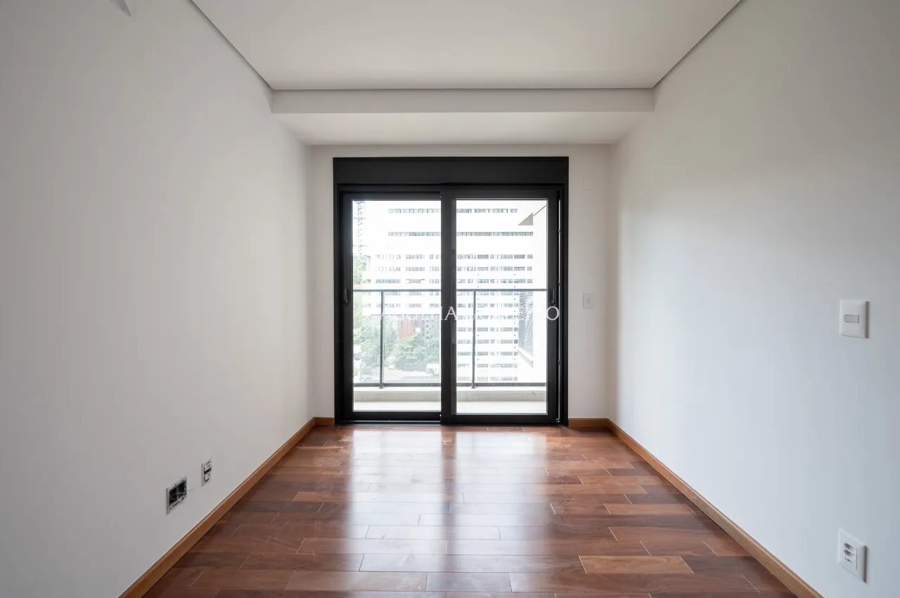 Apartamento com varanda integrada no Jardim América – 18915