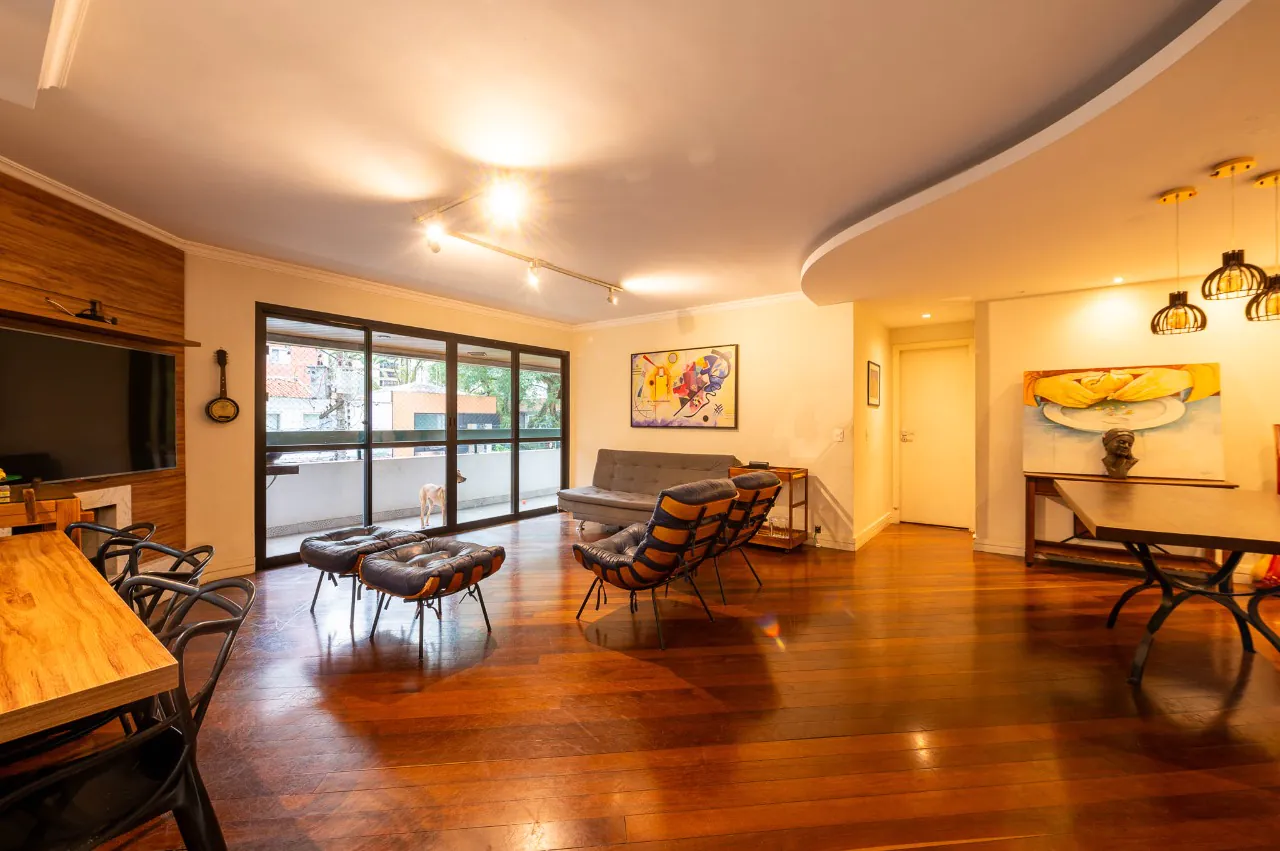 Apartamento reformado à venda em Moema – 19170