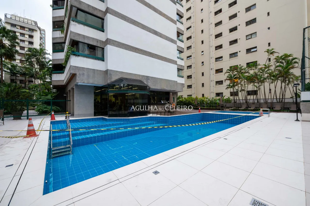 Apartamento reformado à venda em Moema – 19170