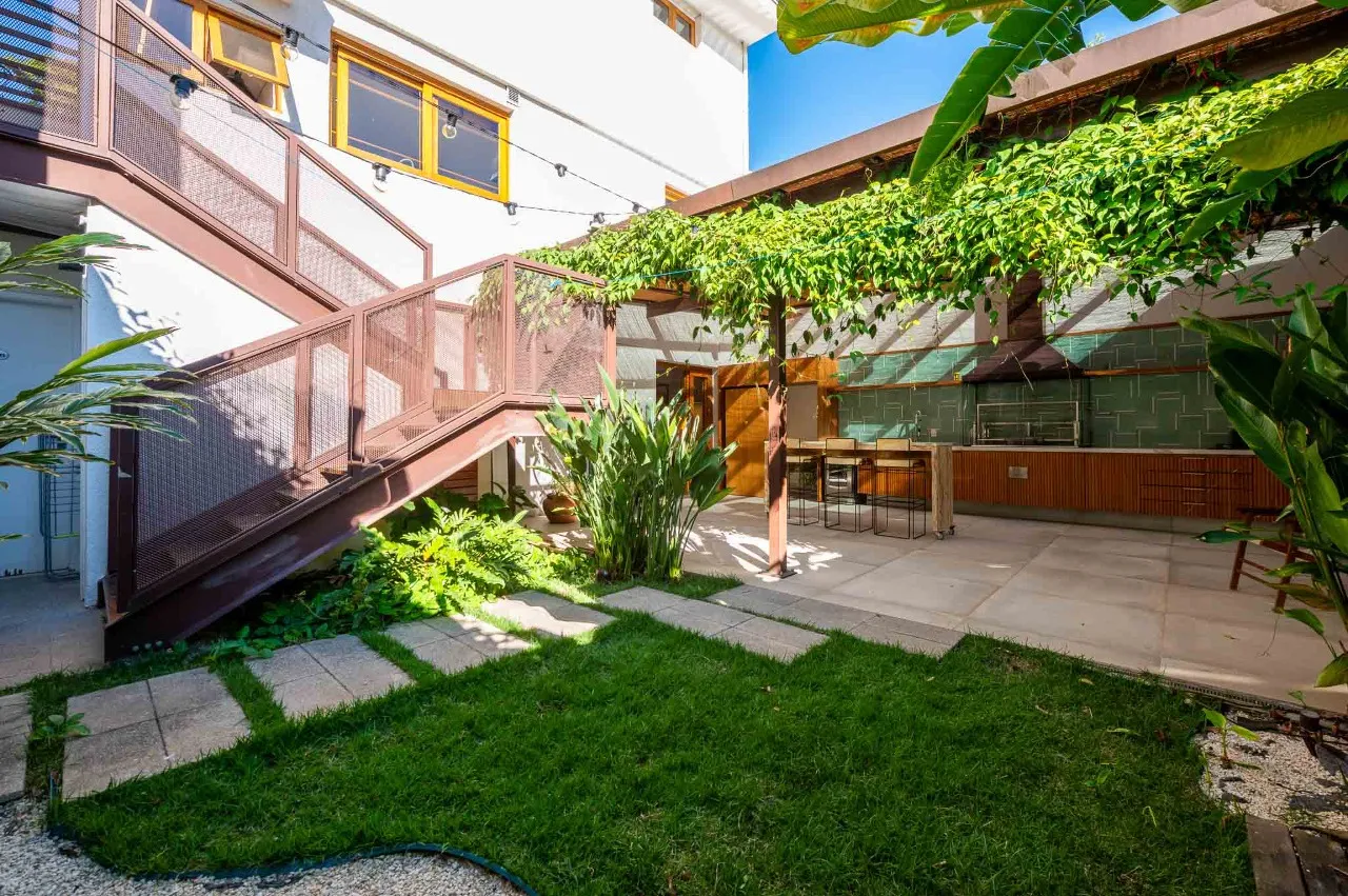 Casa de vila encantadora com jardim à venda na Vila Madalena. – 19463