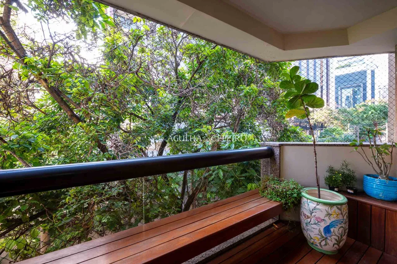 Apartamento maravilhoso em rua tranquila e arborizada no Itaim Bibi. – 19497