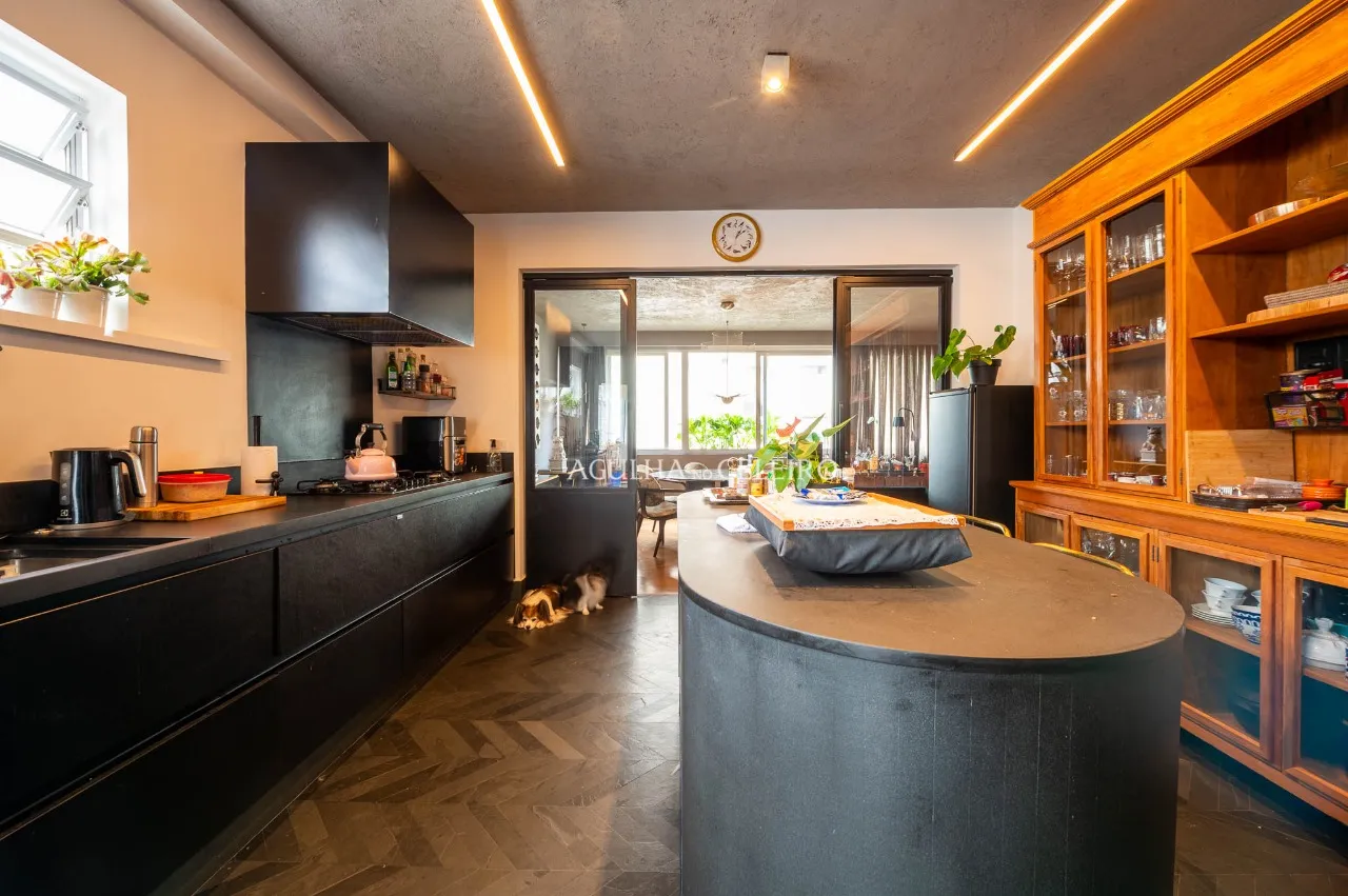 Apartamneto com reforma impecável na parte plana do Jardim América – 19590