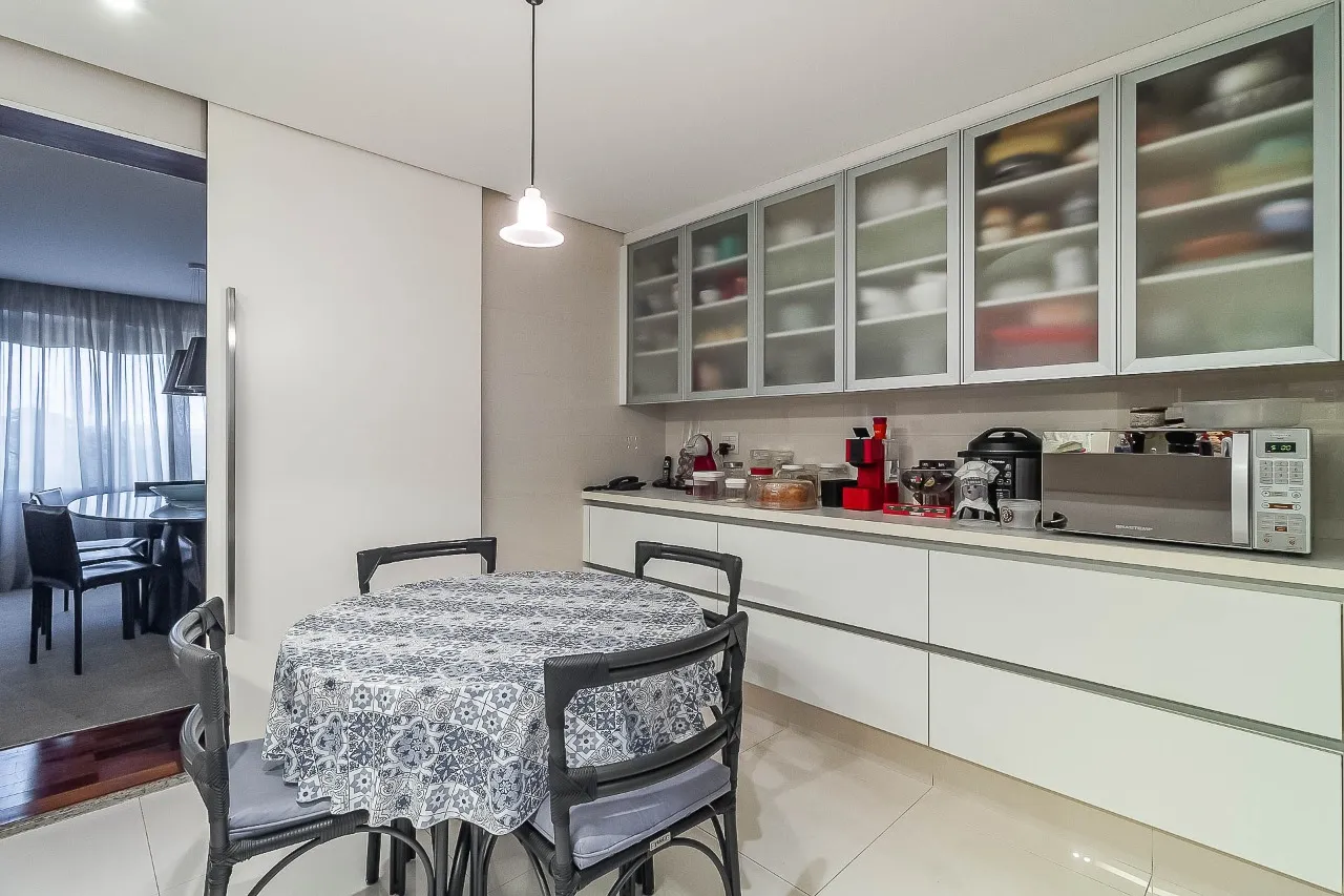 Apartamento com excelentes acabamentos e varanda com uma vista maravilhosa, no Alto de Pinheiros. – 19751