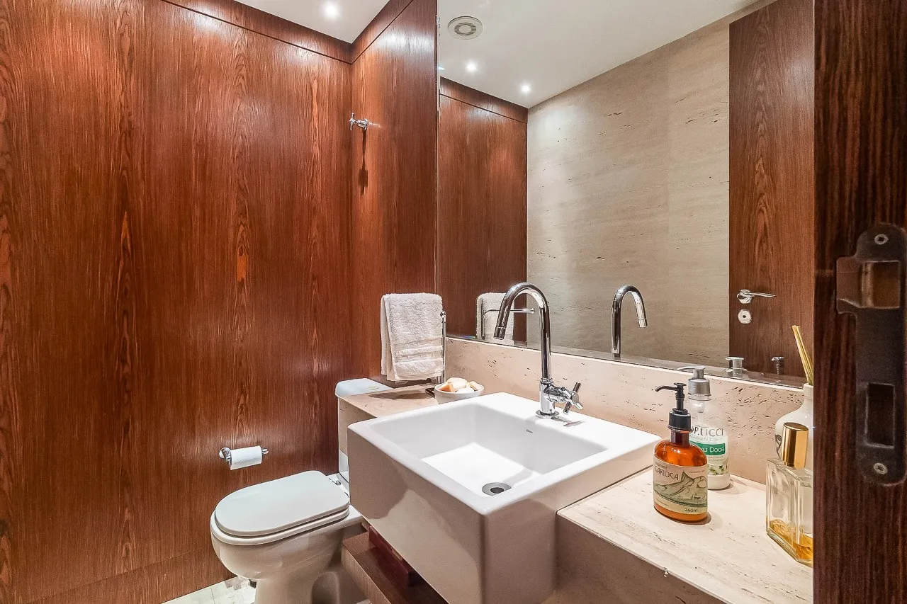 Apartamento com excelentes acabamentos e varanda com uma vista maravilhosa, no Alto de Pinheiros. – 19751