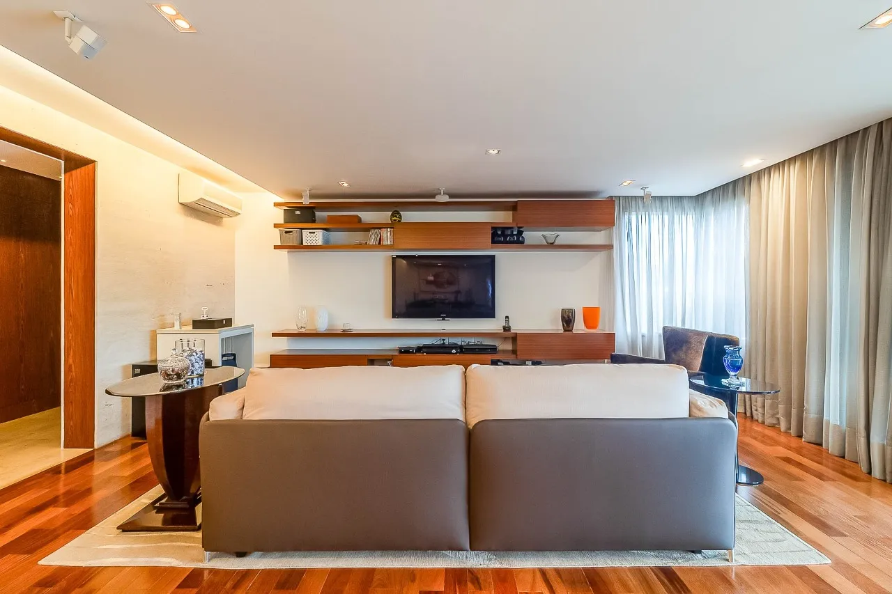 Apartamento com excelentes acabamentos e varanda com uma vista maravilhosa, no Alto de Pinheiros. – 19751