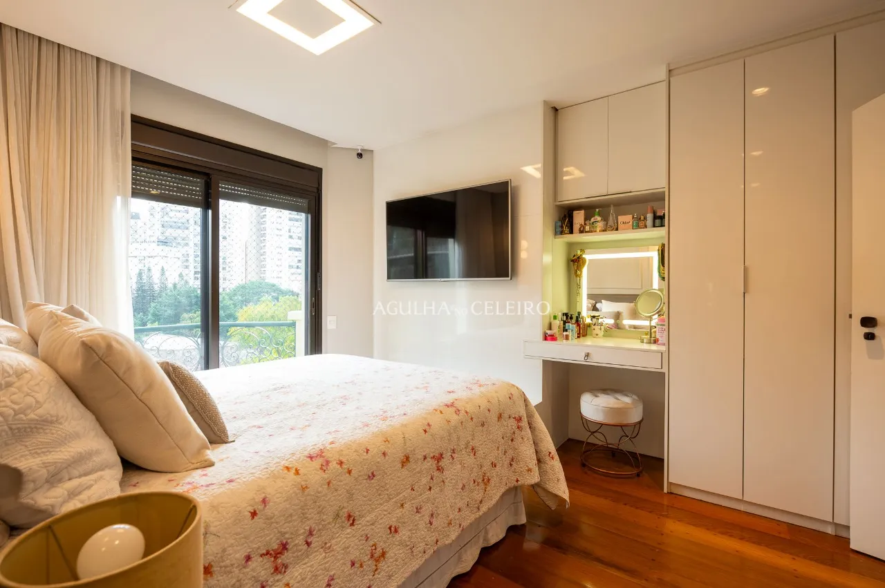 Apartamento reformado à venda em Moema Pássaros. – 19843