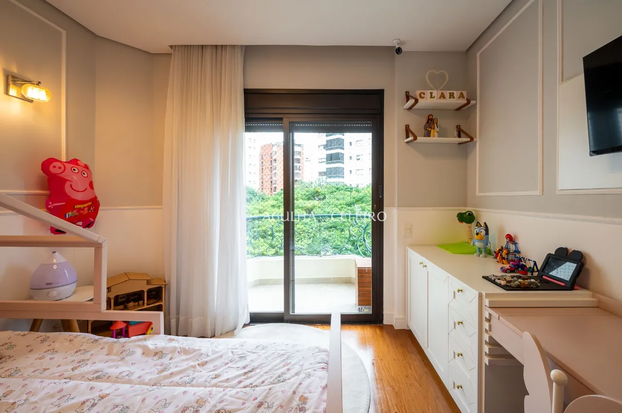 Apartamento reformado à venda em Moema Pássaros. – 19843