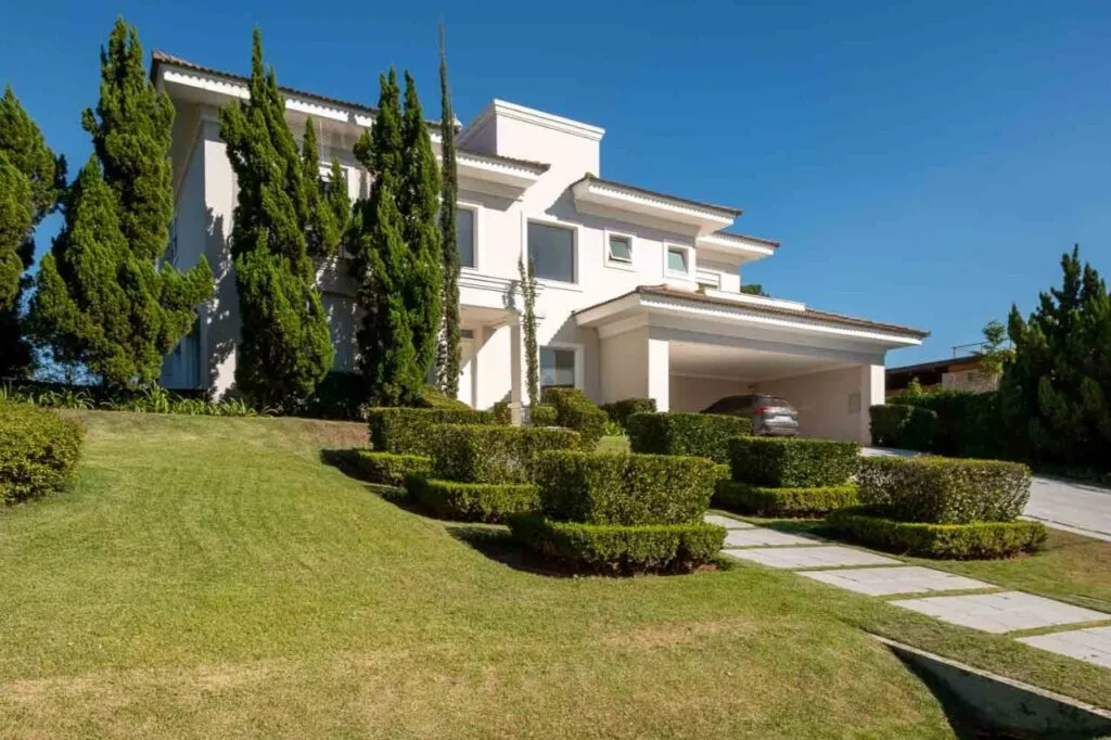 Residência estilo colonial na Terras de São José II – 19845