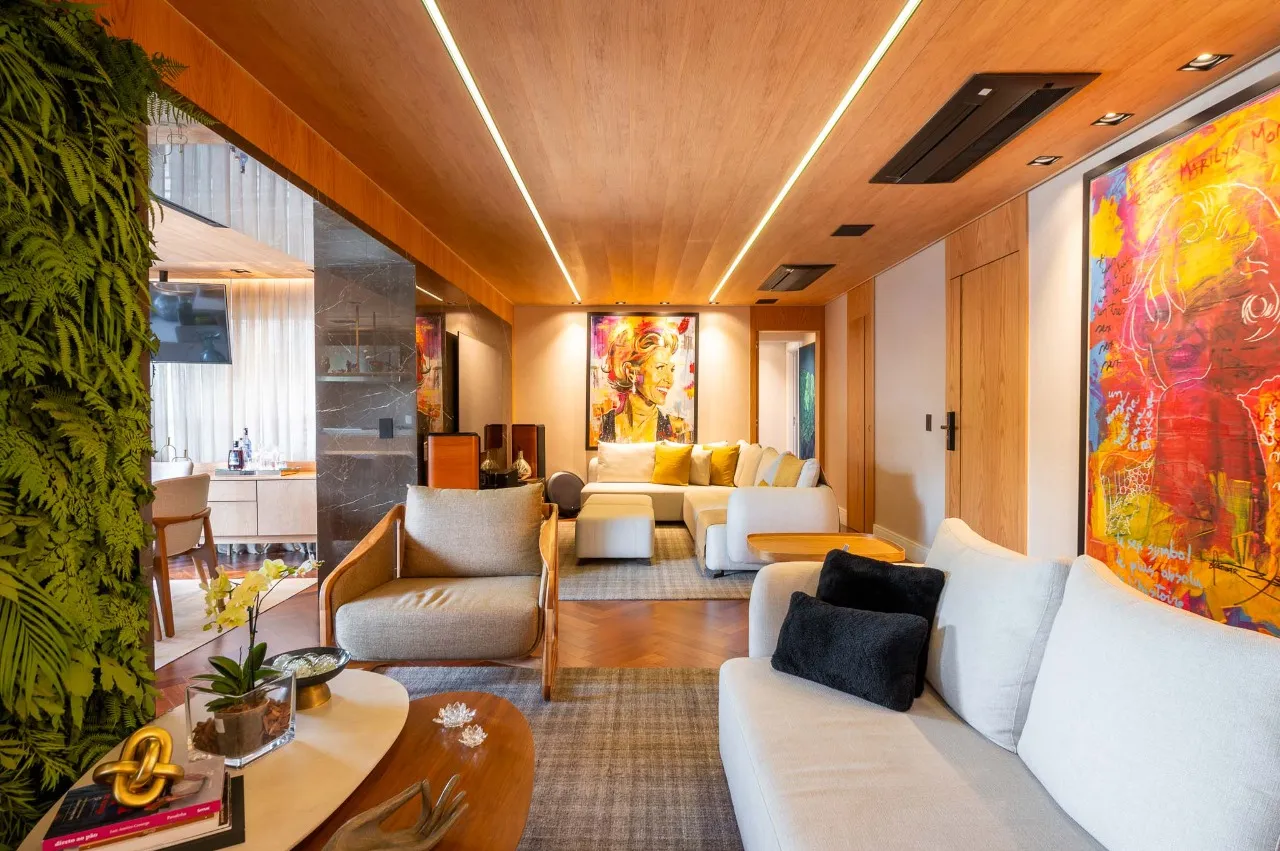 Apartamento com reformado impecável à venda em Moema. – 19858