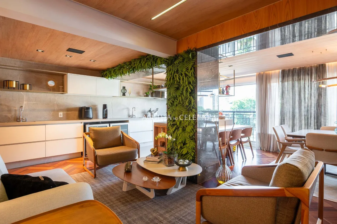 Apartamento com reformado impecável à venda em Moema. – 19858