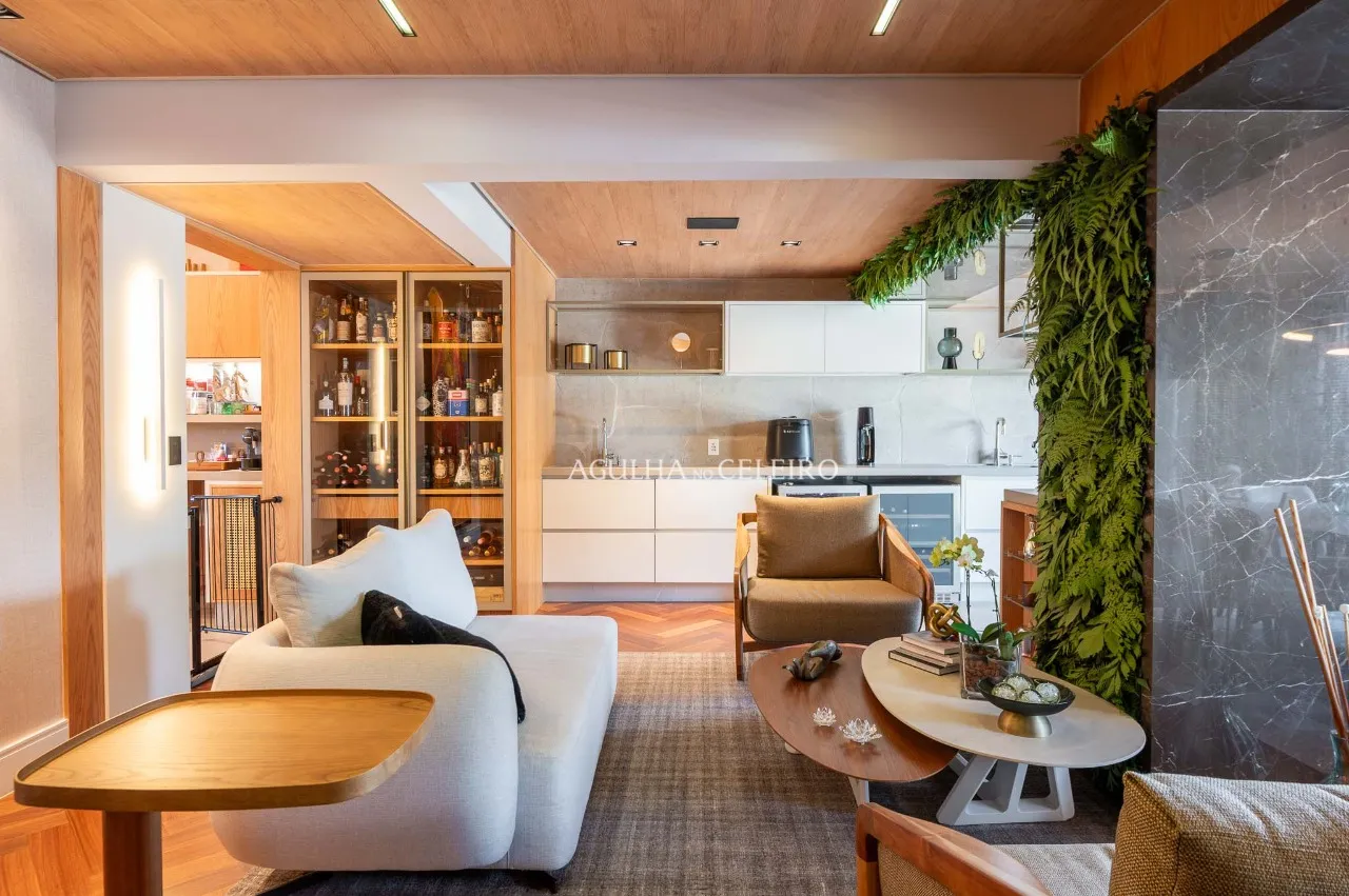 Apartamento com reformado impecável à venda em Moema. – 19858