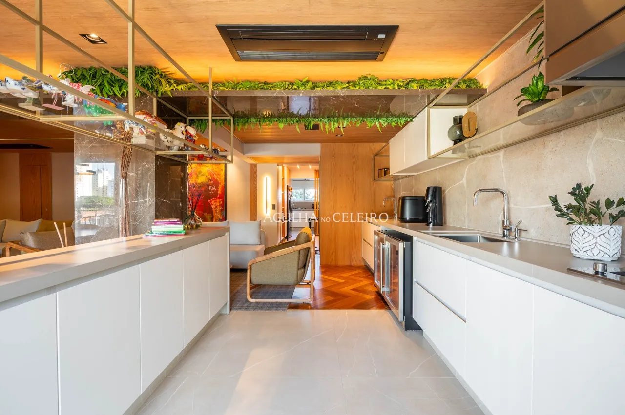 Apartamento com reformado impecável à venda em Moema. – 19858