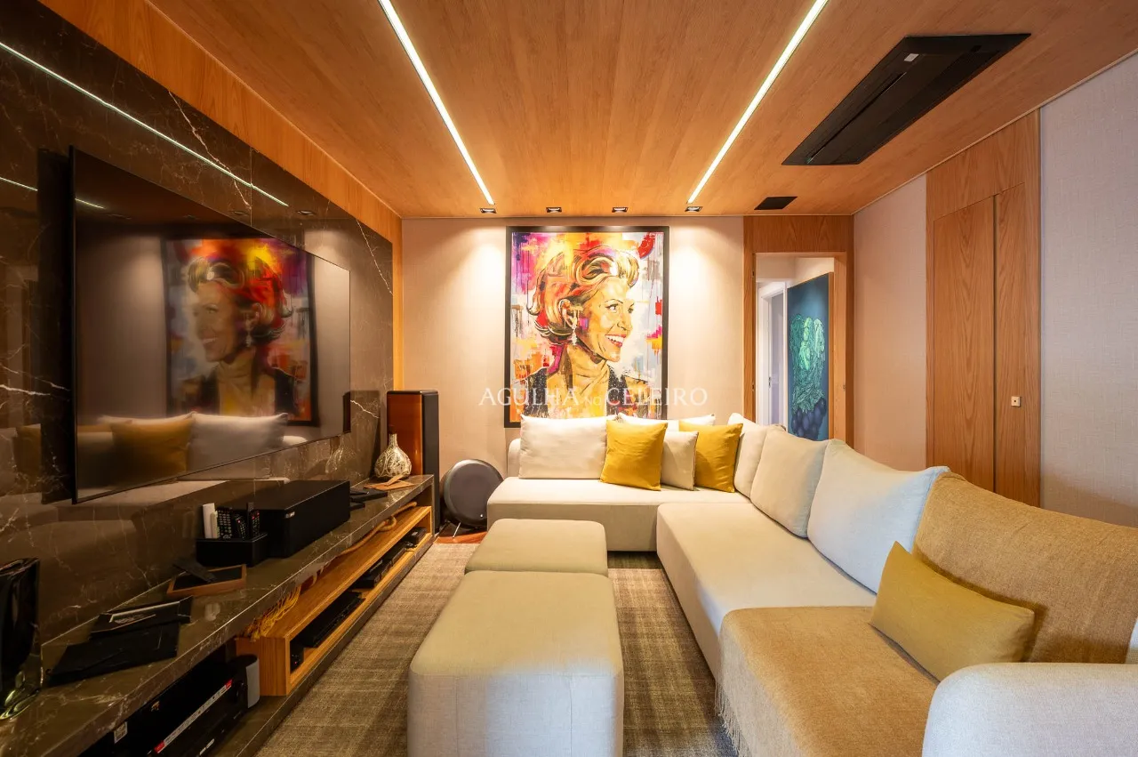 Apartamento com reformado impecável à venda em Moema. – 19858