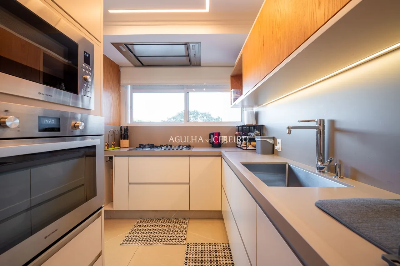 Apartamento com reformado impecável à venda em Moema. – 19858