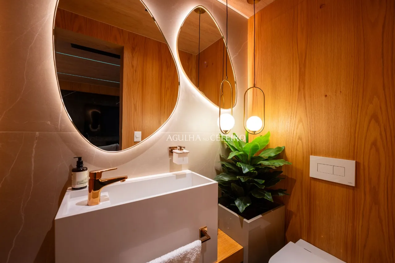 Apartamento com reformado impecável à venda em Moema. – 19858