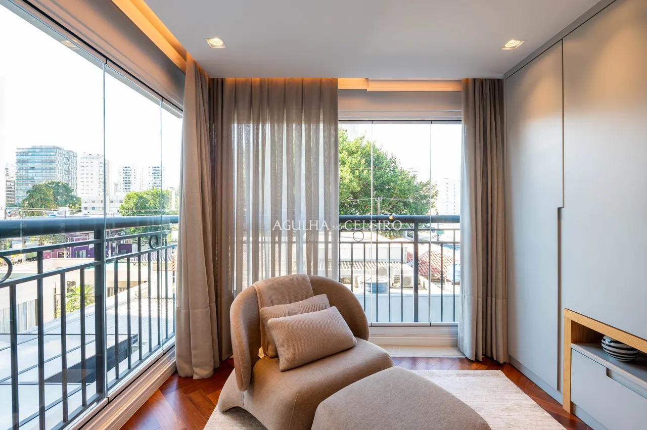 Apartamento com reformado impecável à venda em Moema. – 19858