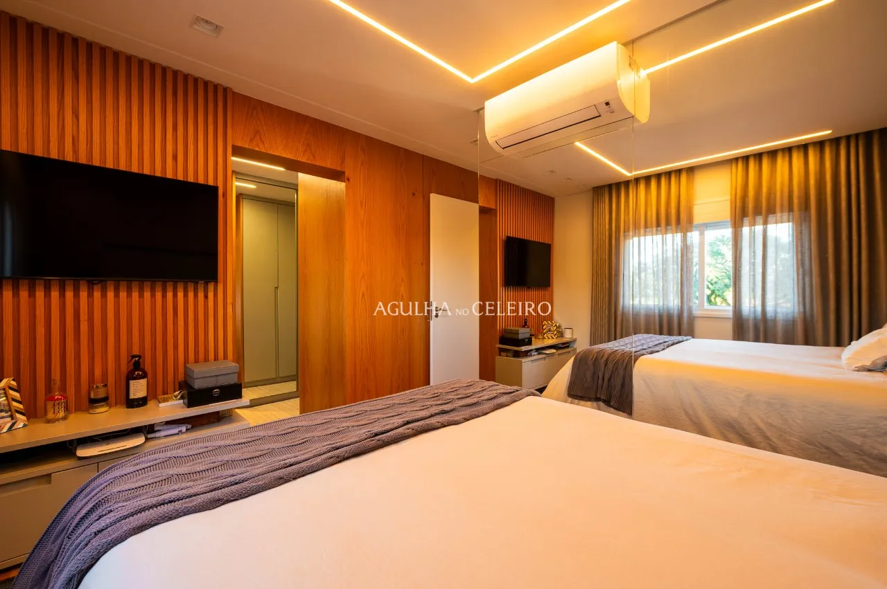 Apartamento com reformado impecável à venda em Moema. – 19858