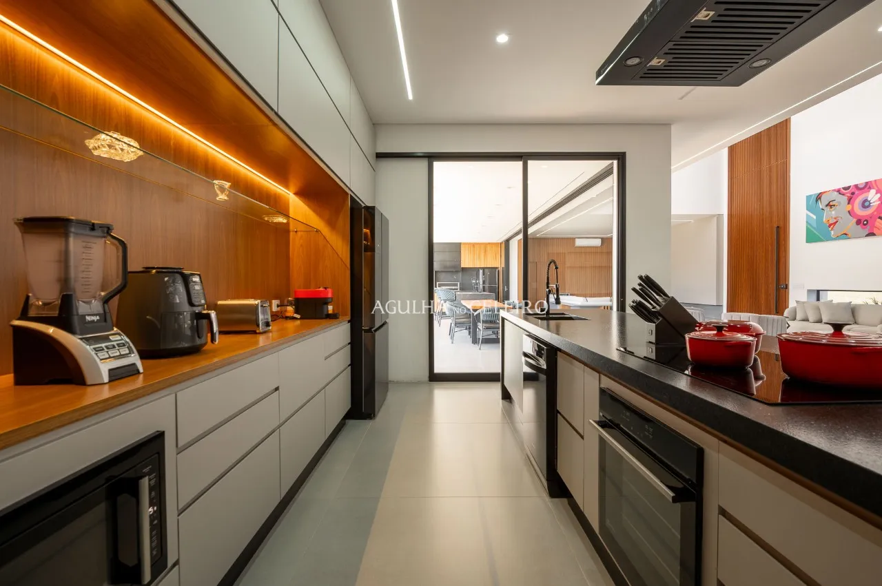 Casa deslumbrante em Terras de São José II – Venda Mobiliada – 19860