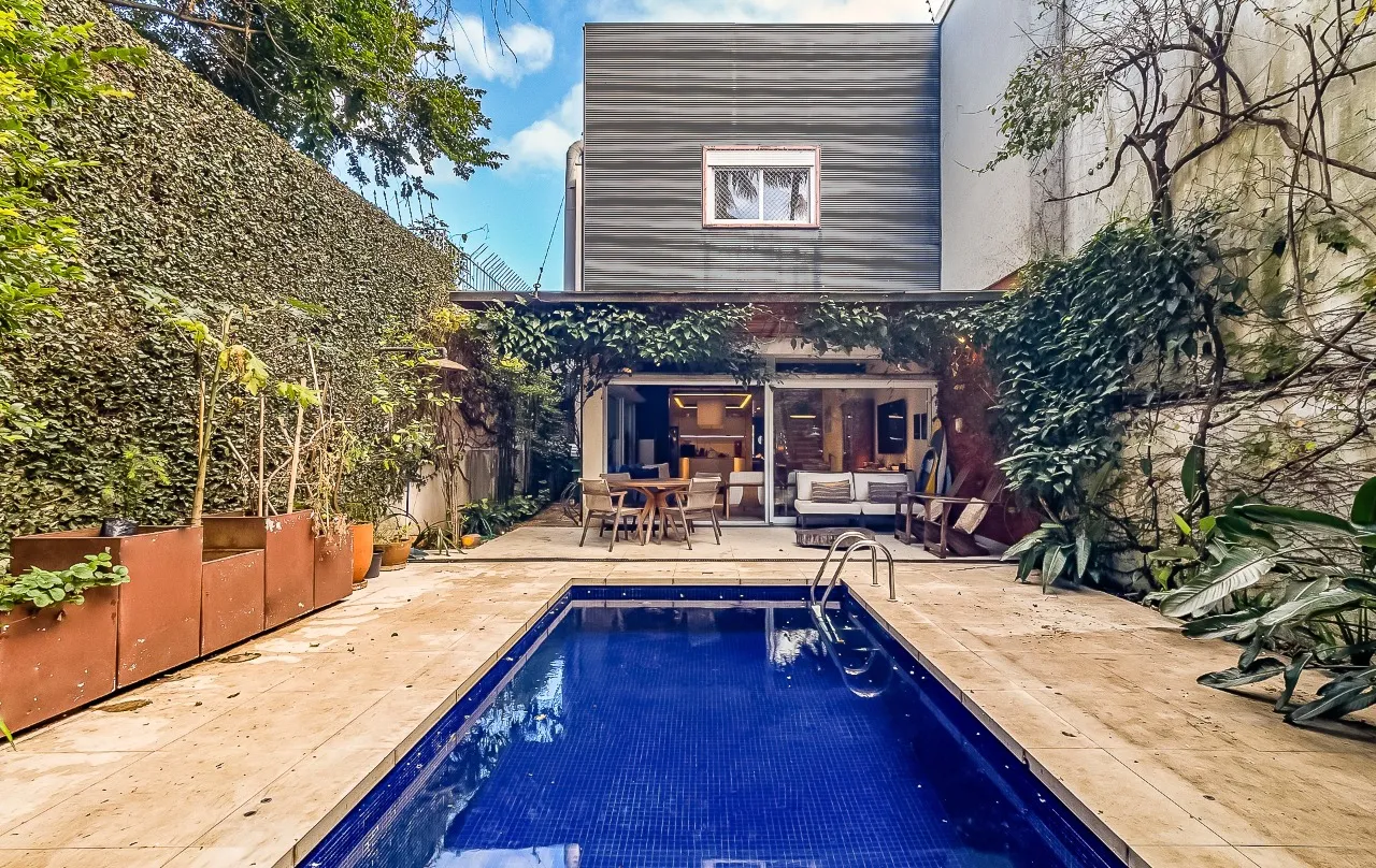 Casa moderna e descolada, com planta espaçosa e ótima área externa, na Vila Nova Conceição. – 19902