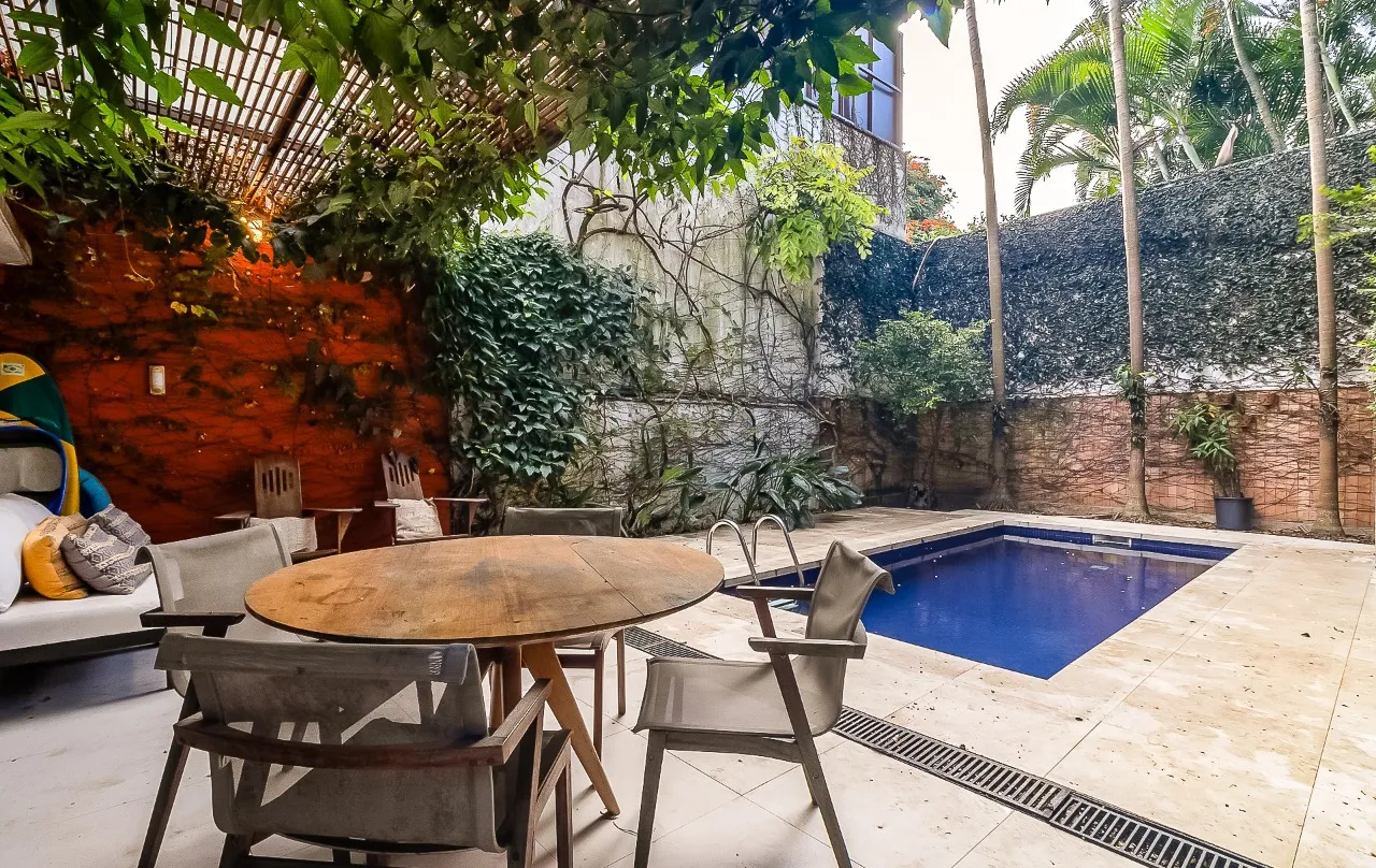 Casa moderna e descolada, com planta espaçosa e ótima área externa, na Vila Nova Conceição. – 19902