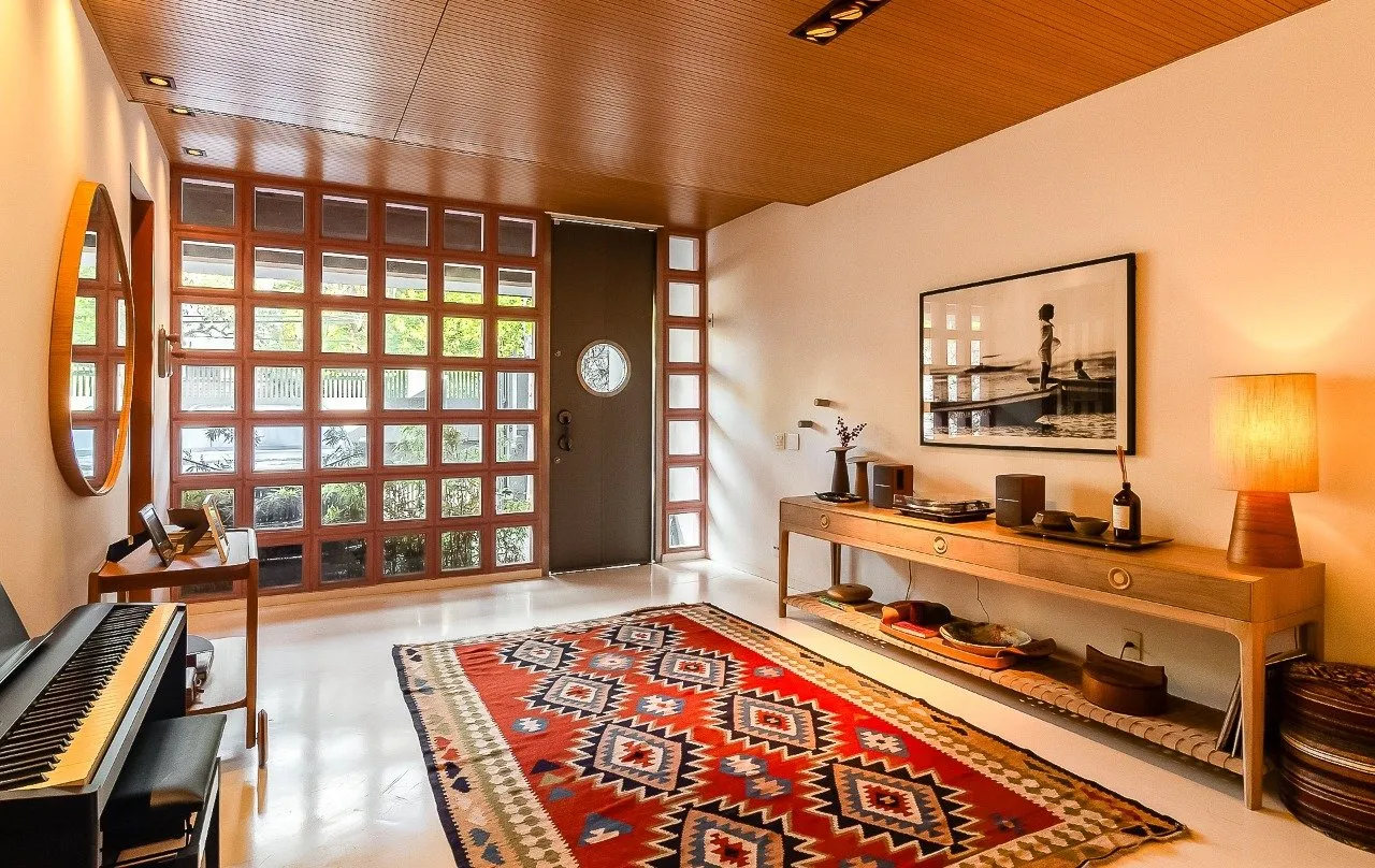 Casa moderna e descolada, com planta espaçosa e ótima área externa, na Vila Nova Conceição. – 19902