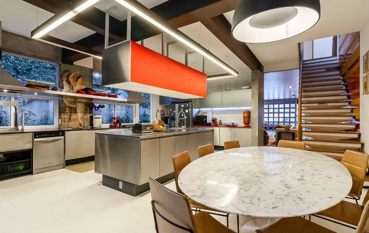 Casa moderna e descolada, com planta espaçosa e ótima área externa, na Vila Nova Conceição. – 19902