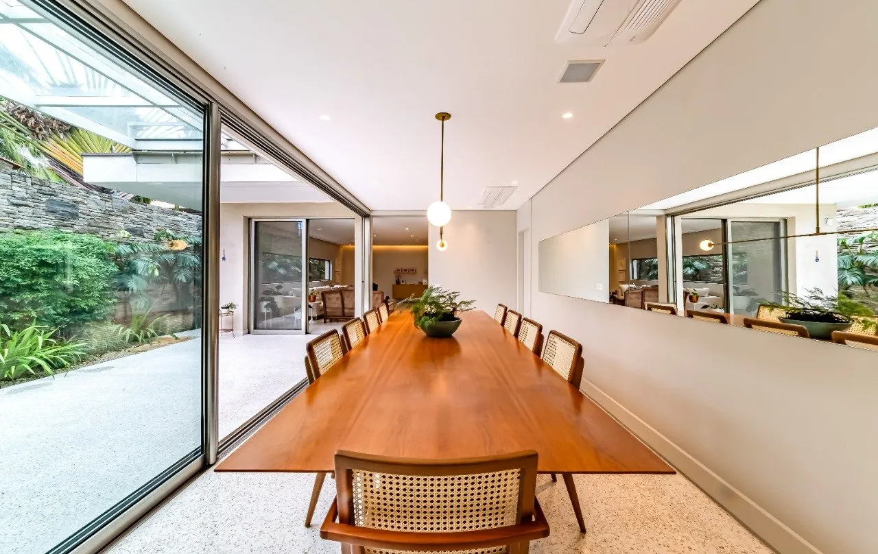 Casa térrea com charme natural e cheia de astral em localização especial no Alto de Pinheiros. – 19918