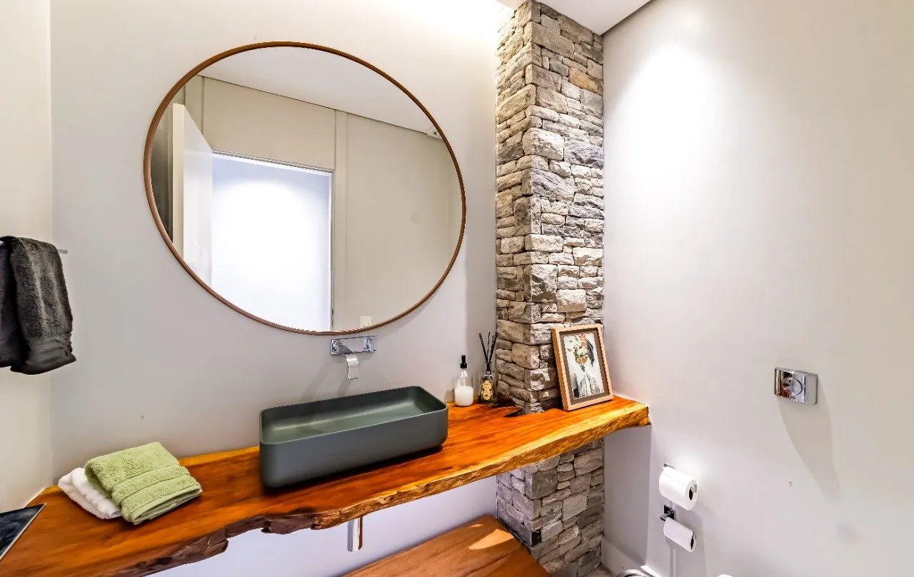 Casa térrea com charme natural e cheia de astral em localização especial no Alto de Pinheiros. – 19918