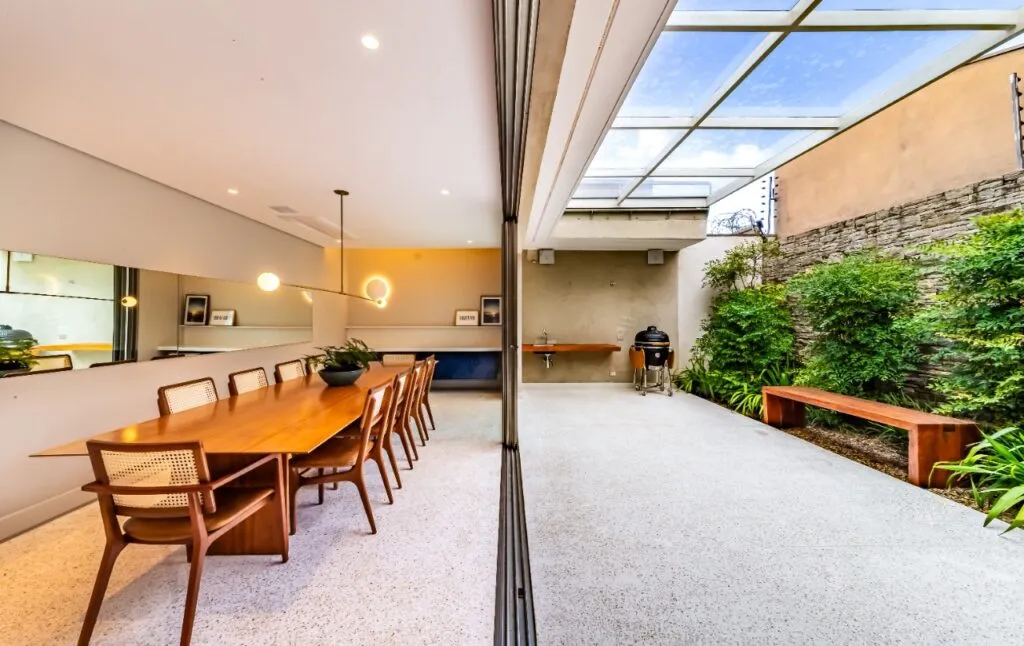 Casa térrea com charme natural e cheia de astral em localização especial no Alto de Pinheiros. – 19918