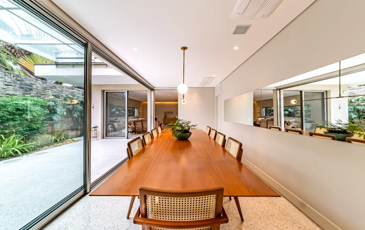 Casa térrea com charme natural e cheia de astral em localização especial no Alto de Pinheiros. – 19918