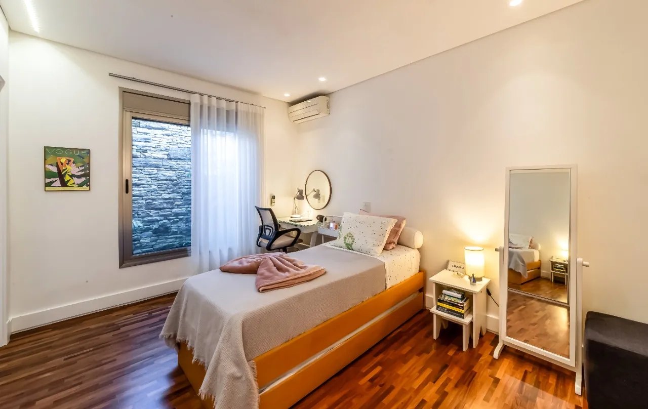 Casa térrea com charme natural e cheia de astral em localização especial no Alto de Pinheiros. – 19918