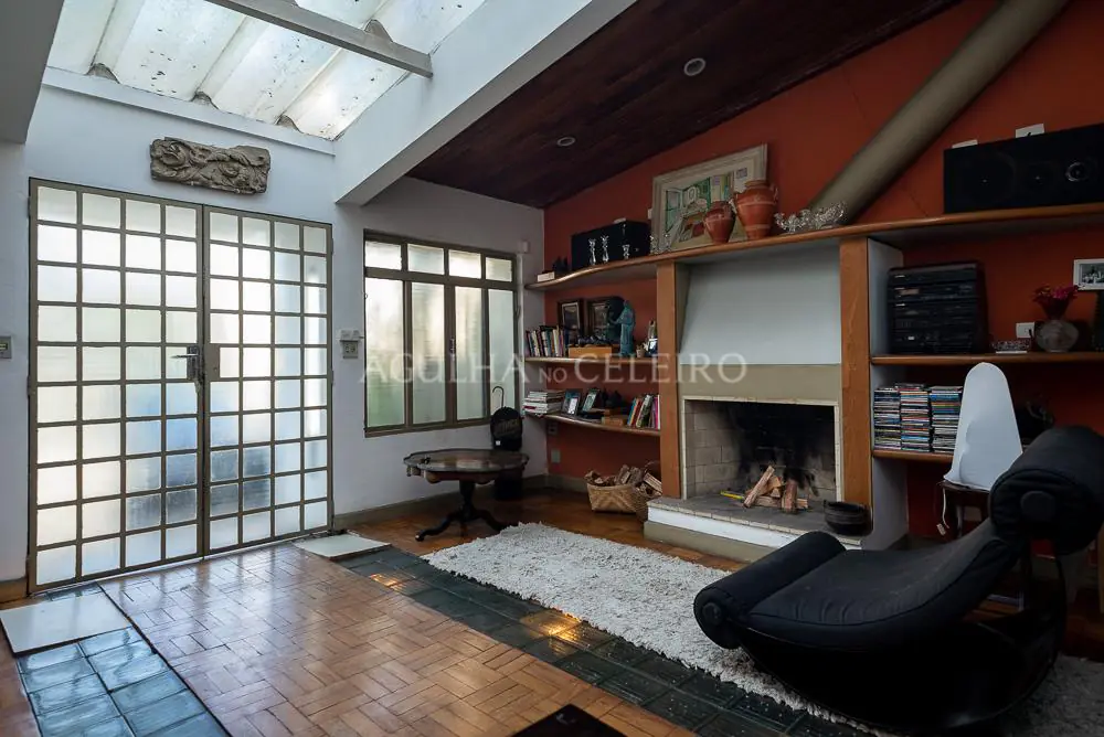 Casa ampla com localização privilegiada à venda no Jardim Paulista. – CA0526