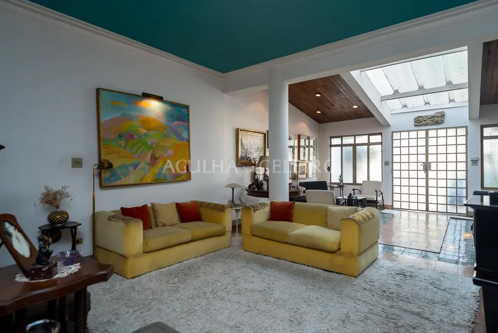 Casa ampla com localização privilegiada à venda no Jardim Paulista. – CA0526