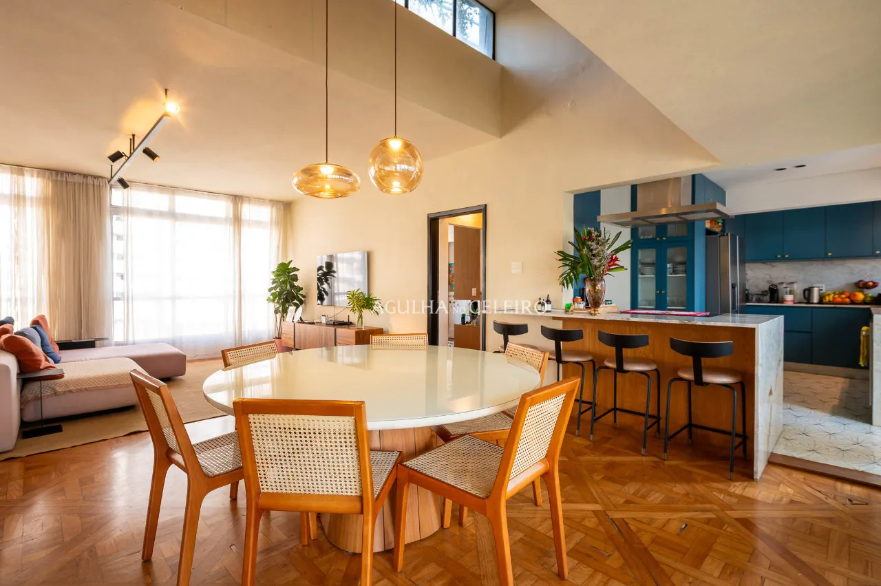 Cobertura com reforma sofisticada à venda em Pinheiros – CO0299