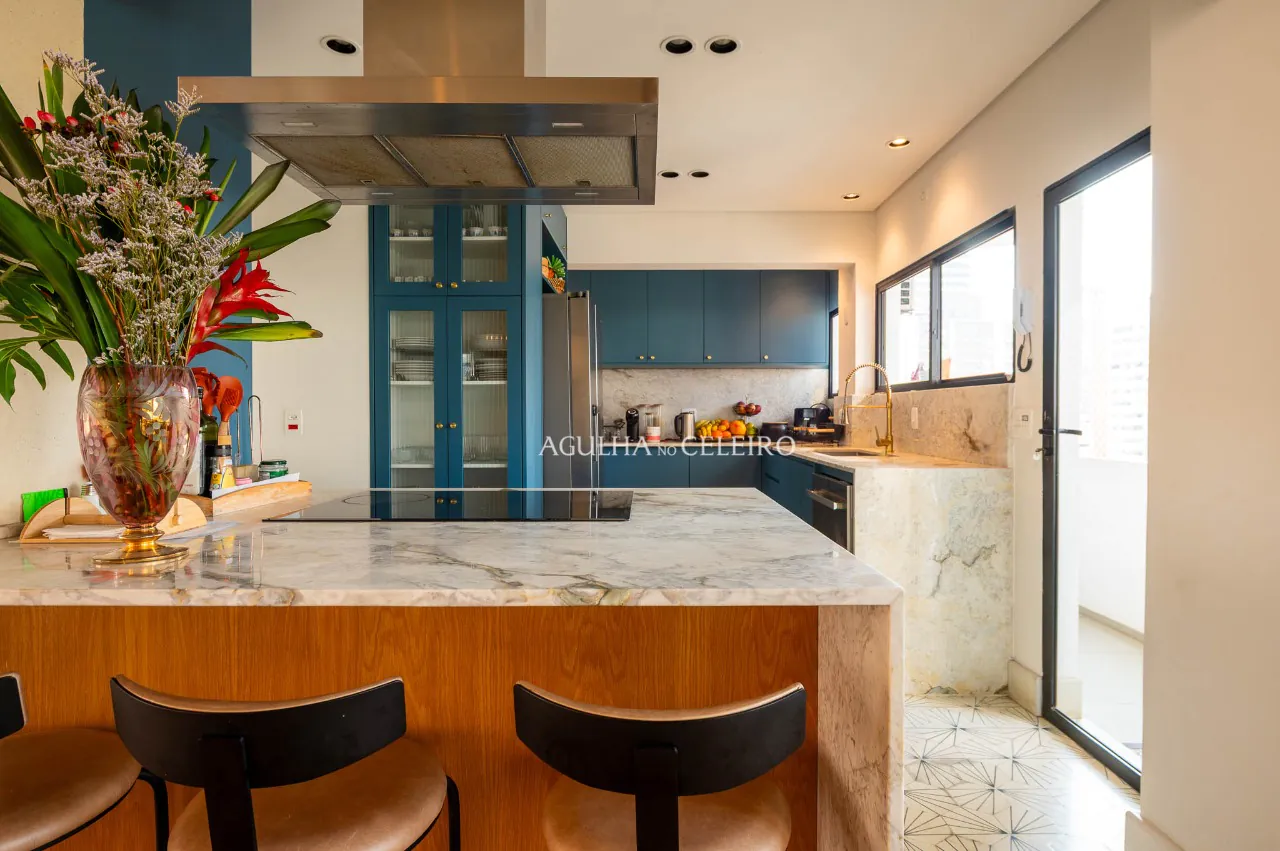 Cobertura com reforma sofisticada à venda em Pinheiros – CO0299