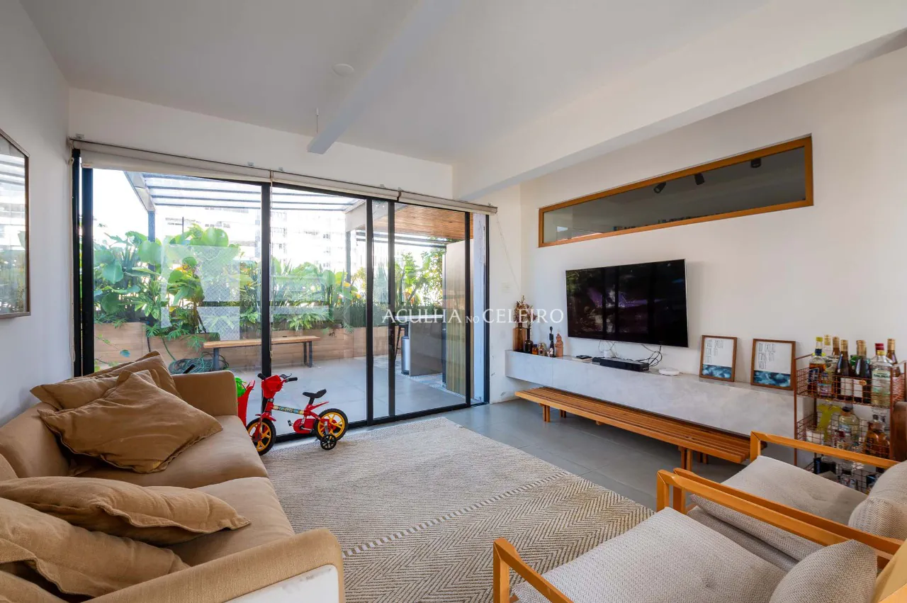 Cobertura com reforma sofisticada à venda em Pinheiros – CO0299