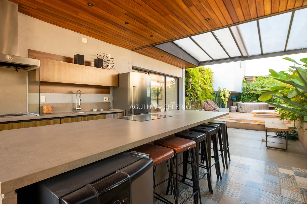 Cobertura com reforma sofisticada à venda em Pinheiros – CO0299