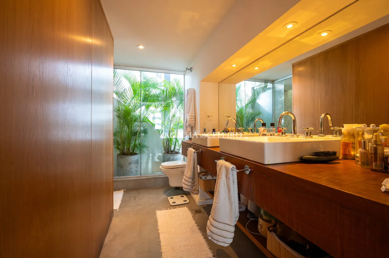 Cobertura com reforma sofisticada à venda em Pinheiros – CO0299