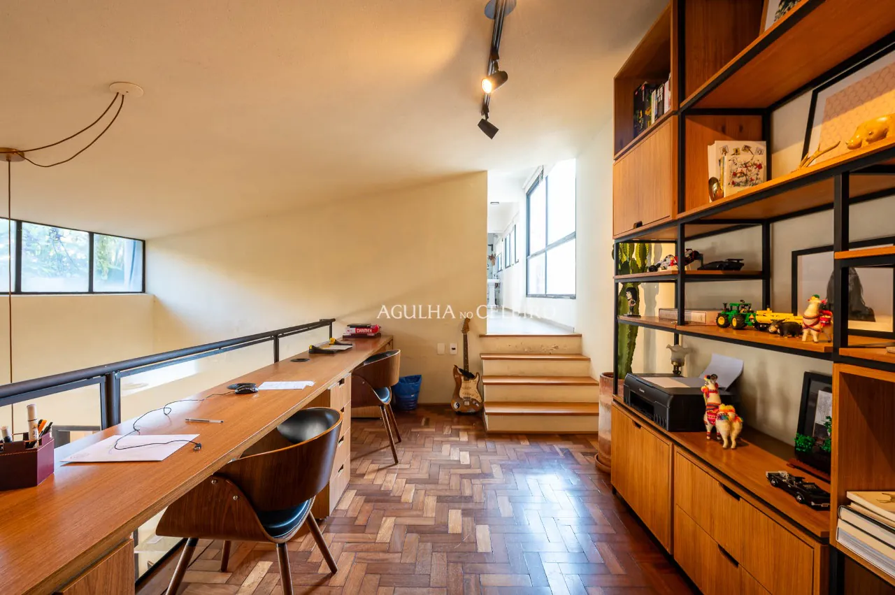 Cobertura com reforma sofisticada à venda em Pinheiros – CO0299