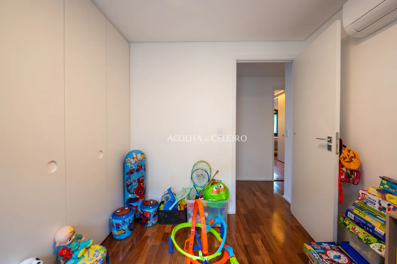 Cobertura em condomínio com personalidade de uma casa à venda no Alto de Pinheiros. – CO0506