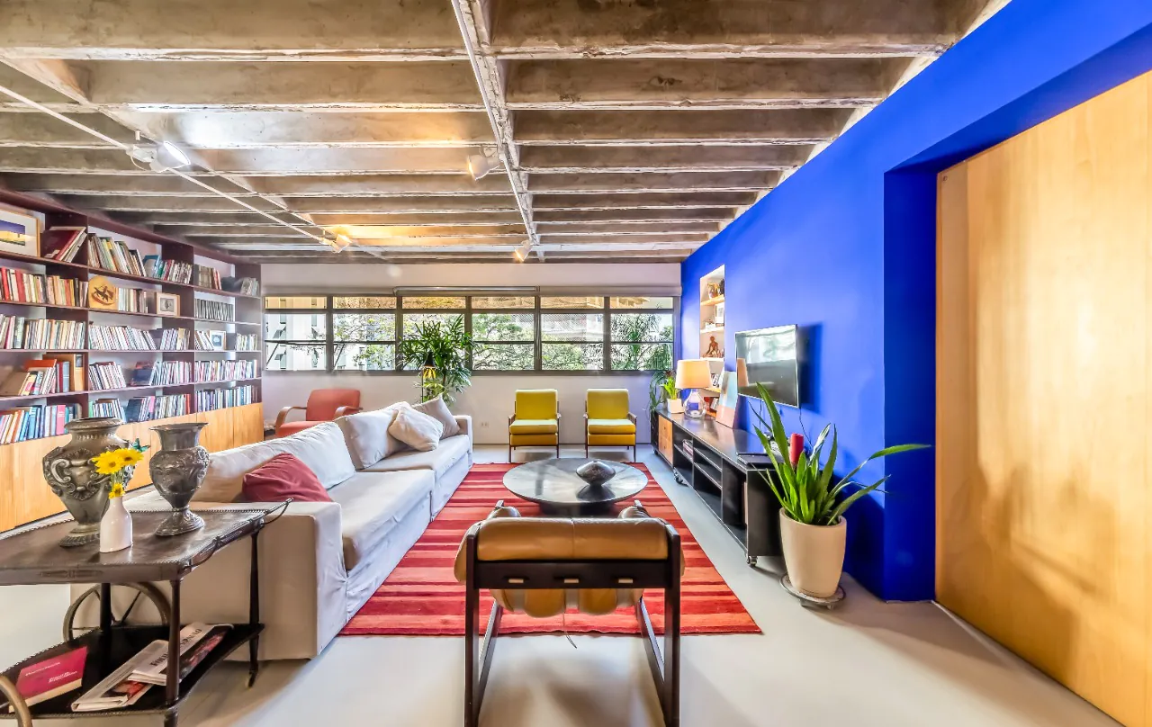 apartamento-assinado-por-nitsche-arquitetos-com-concreto-aparente-e-vista-verde-no-itaim-bibi-20072-3