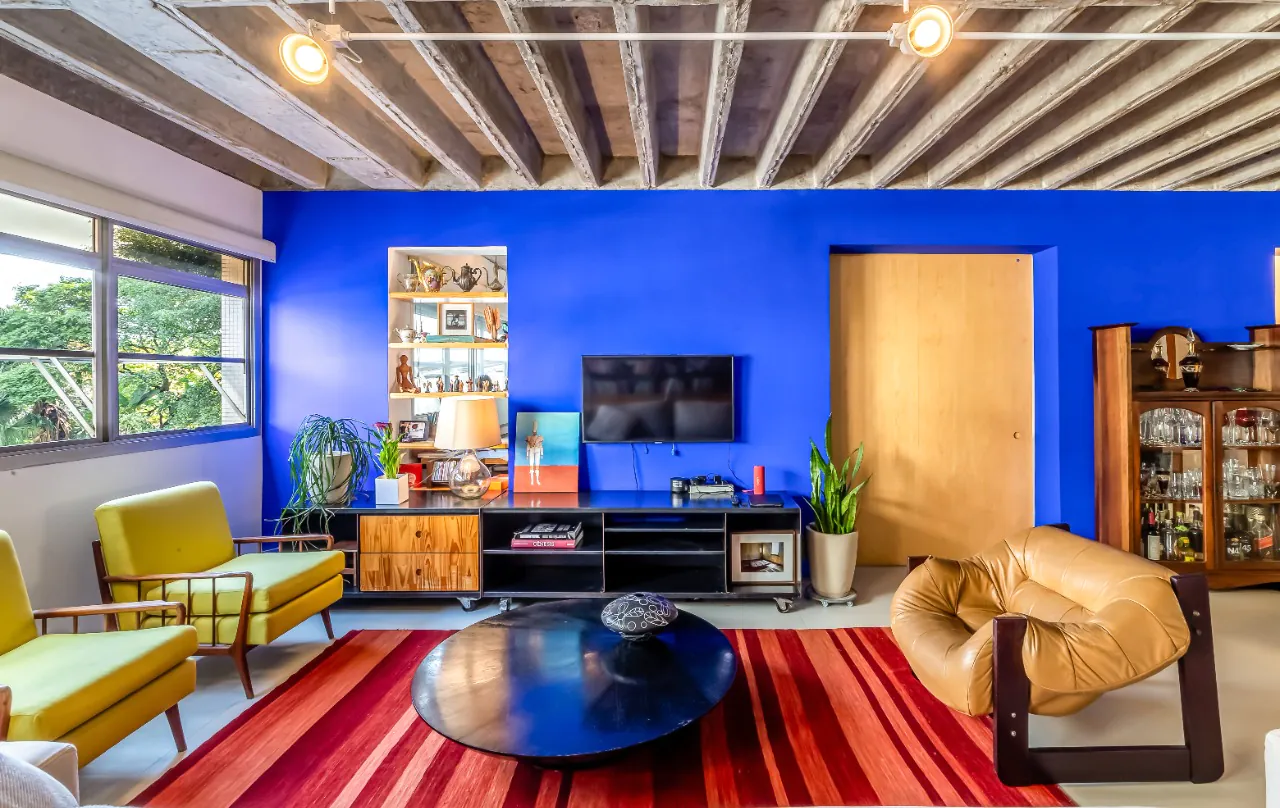 apartamento-assinado-por-nitsche-arquitetos-com-concreto-aparente-e-vista-verde-no-itaim-bibi-20072-6