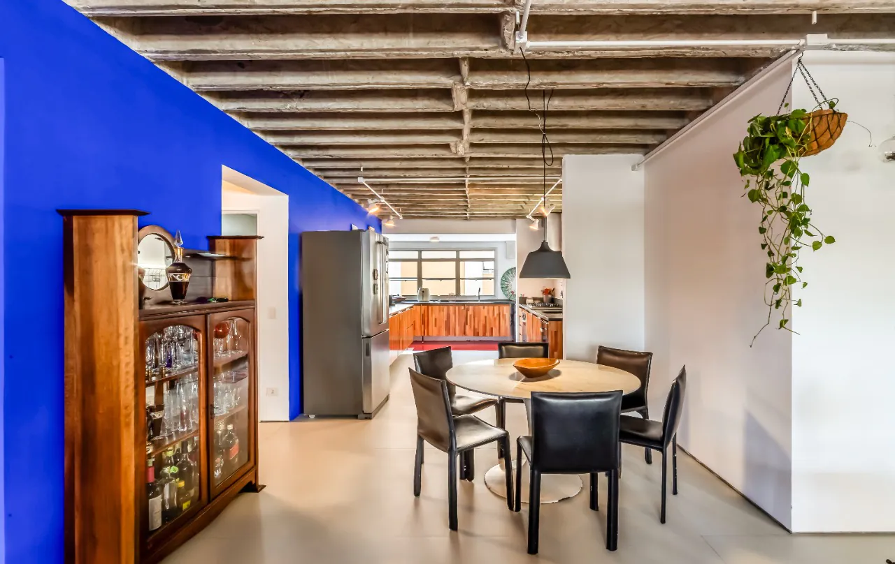 apartamento-assinado-por-nitsche-arquitetos-com-concreto-aparente-e-vista-verde-no-itaim-bibi-20072-7