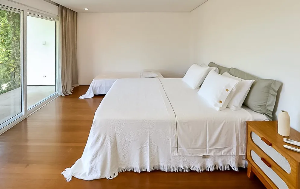 casa-com-projeto-contemporaneo-sauna-piscina-e-area-gourmet-em-condominio-na-praia-da-baleia-19953-11