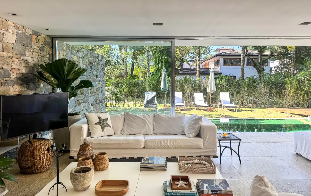 casa-com-projeto-contemporaneo-sauna-piscina-e-area-gourmet-em-condominio-na-praia-da-baleia-19953-6