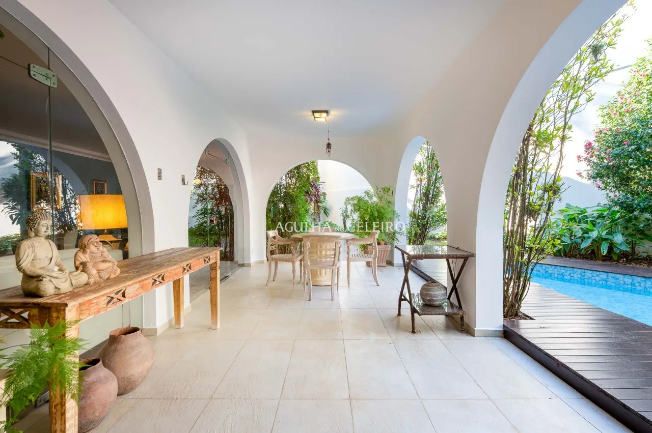 Casa para morar e receber bem em meio ao verde de Alto de Pinheiros. – 19368