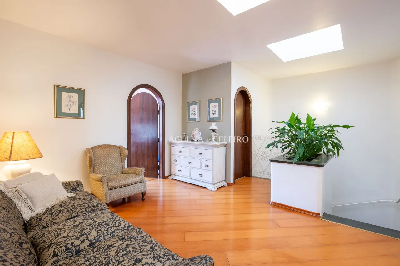 Casa para morar e receber bem em meio ao verde de Alto de Pinheiros. – 19368