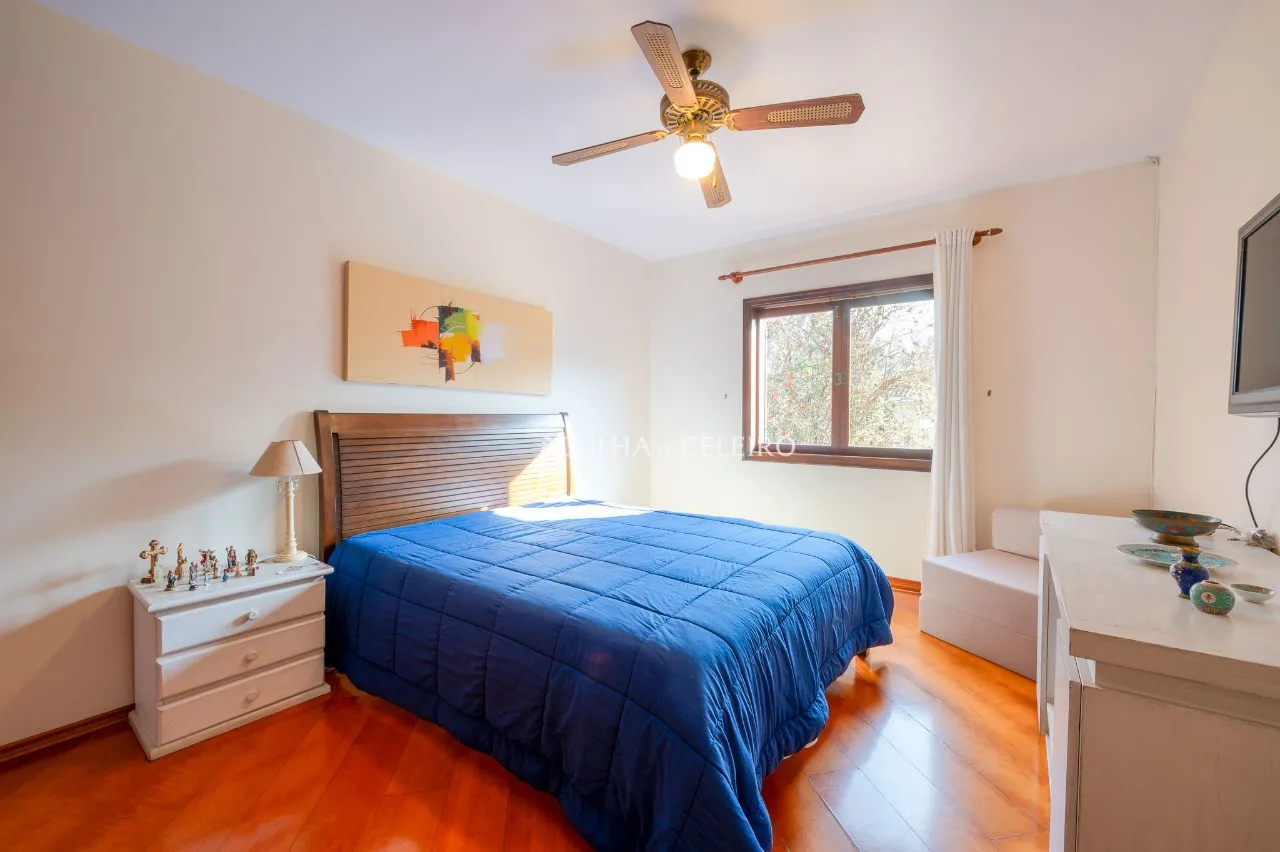 Casa para morar e receber bem em meio ao verde de Alto de Pinheiros. – 19368