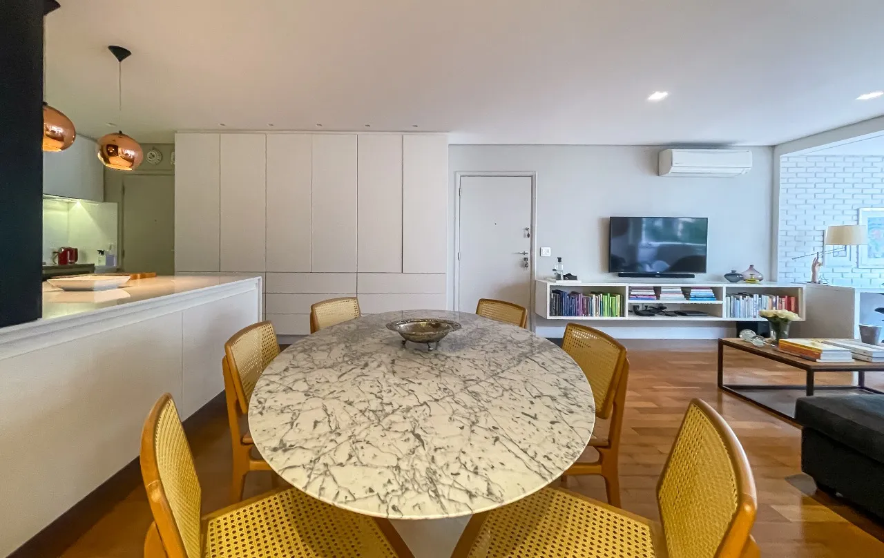 Apartamento reformado, com marcenaria impecável e ambientes iluminados, no Jardim Paulista. – 19921