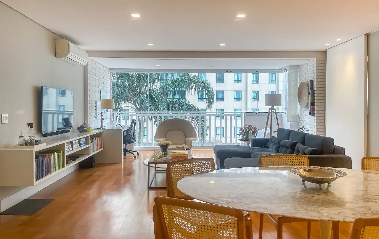 Apartamento reformado, com marcenaria impecável e ambientes iluminados, no Jardim Paulista. – 19921